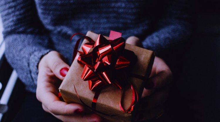 Simple Tech Gifts Anyone Can Use